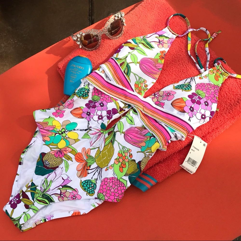 Trina Turk  One piece Swimsuit🎉Hp